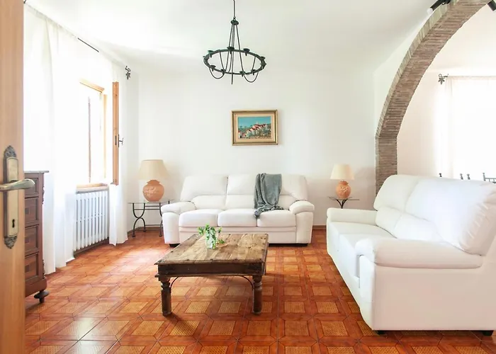 Il Poggio, Casa Pietra *